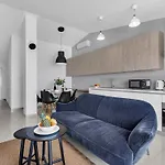 Blue Dream Mit Balkon By Interhome * マカルスカ
