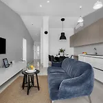 Blue Dream Mit Balkon By Interhome * マカルスカ