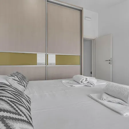 Blue Dream Mit Balkon By Interhome